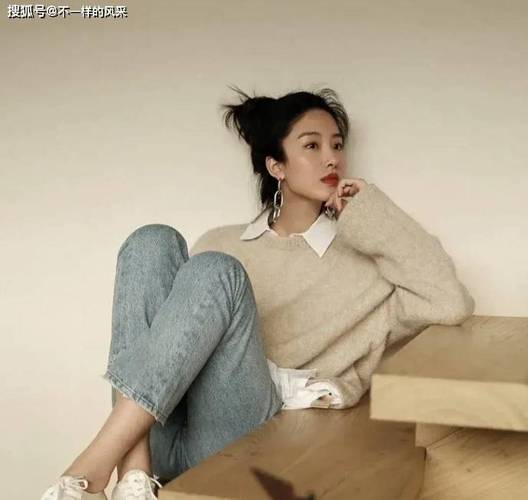 超短裙少妇丰满秘书av的相关介绍