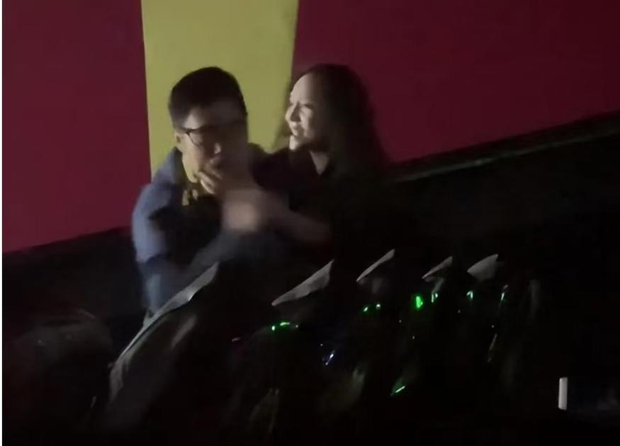 操 美女老师的相关介绍