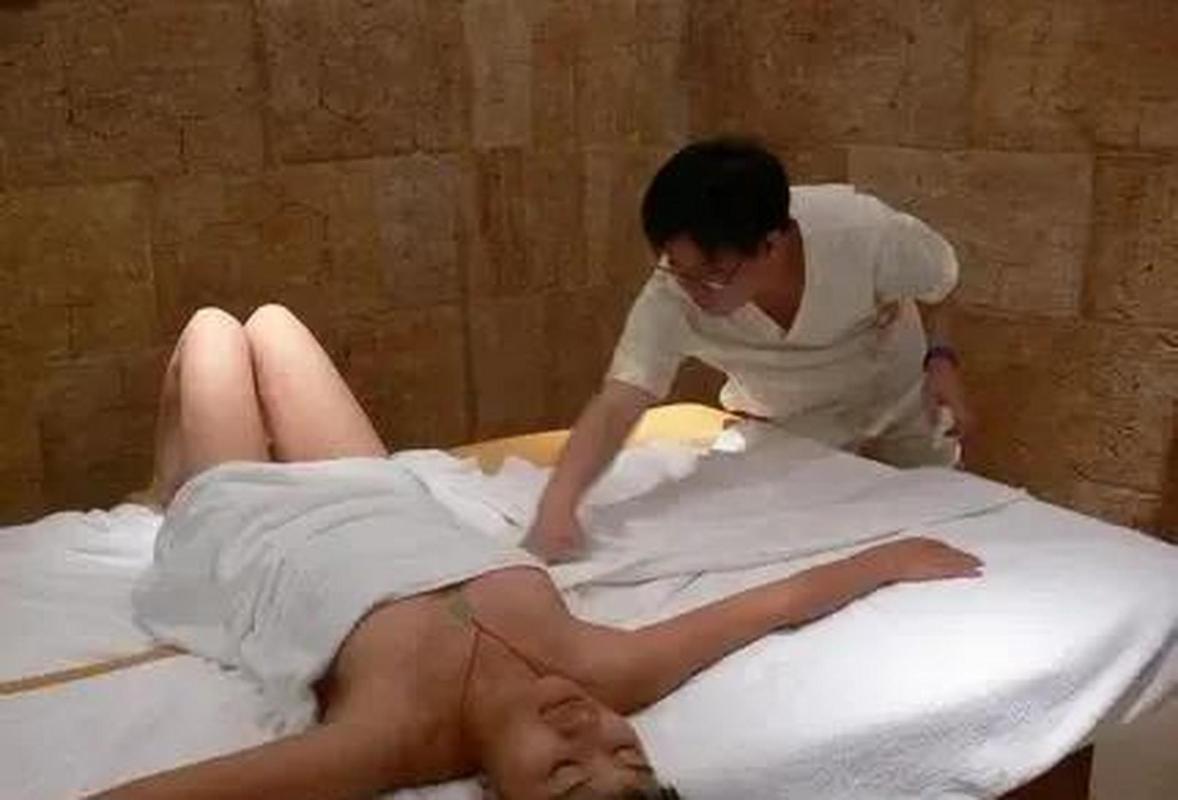 大乳秘书让我插的相关介绍