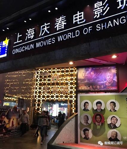 一边摸下边一边摸上边的相关介绍