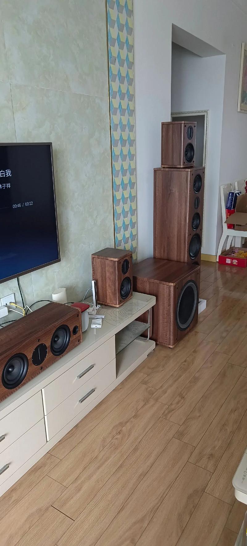 国产自拍精品绯色：高颜值素人私密拍摄，未删减版长镜头记录真实情感互动