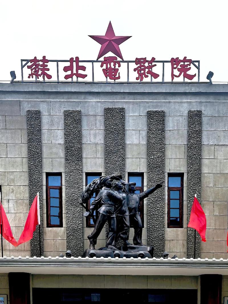 巨乳美女秘书的相关介绍