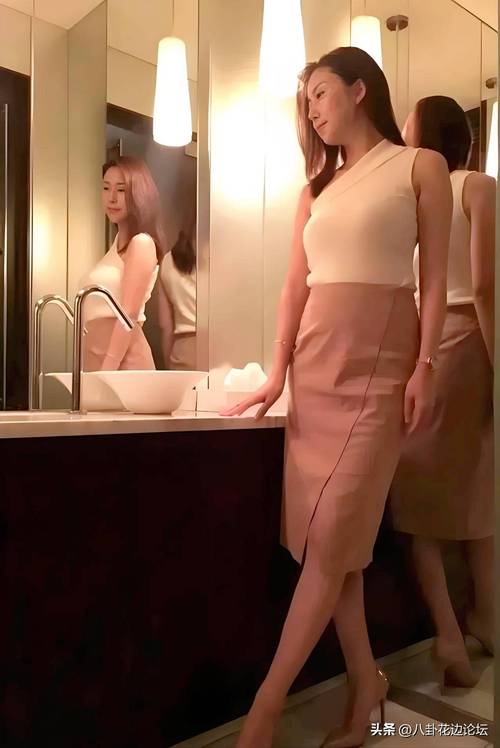 上面一边亲下边一边摸的相关介绍