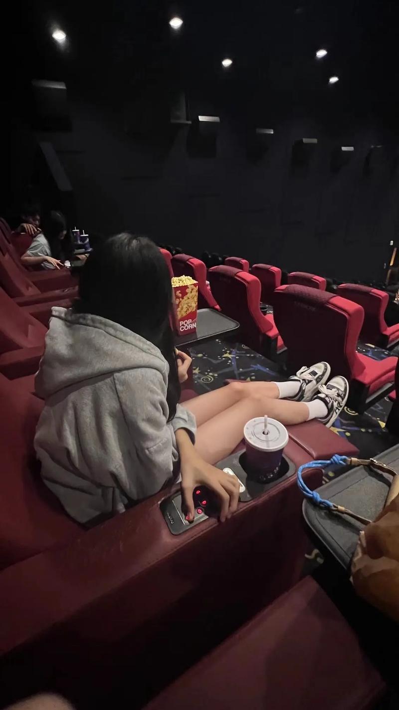 午夜伦理片美女av的相关介绍