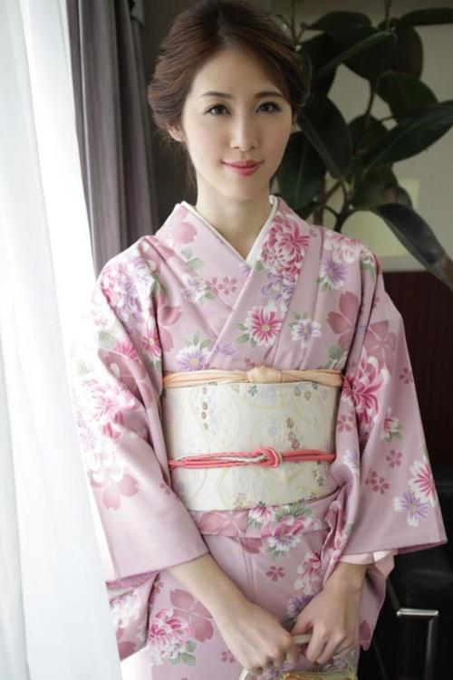 操的女人出白浆视频的相关介绍
