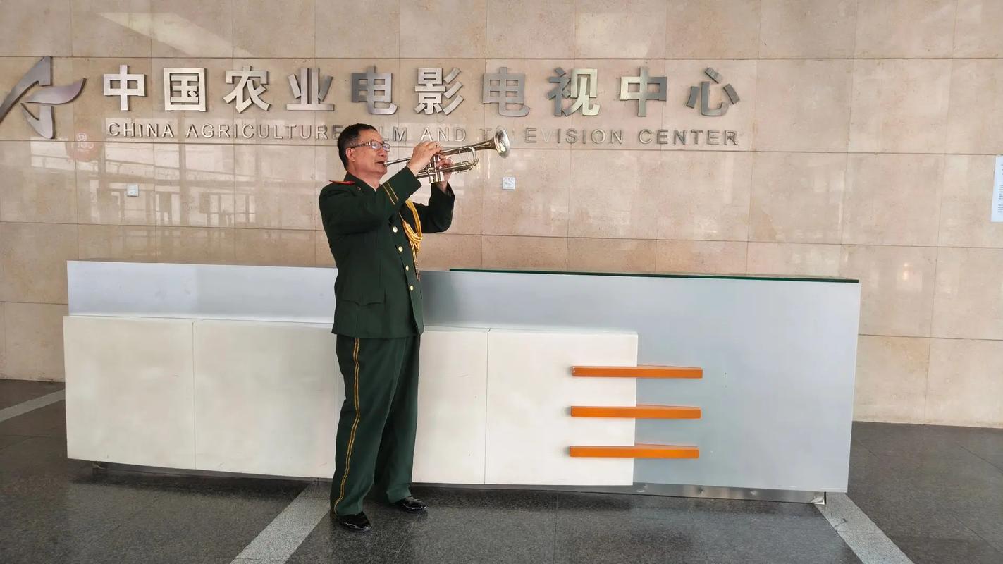 男生操美女老师的相关介绍
