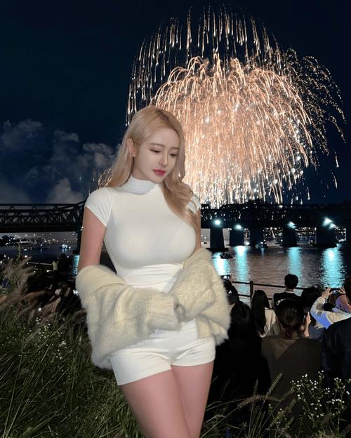 精品少妇嫩草av的相关介绍