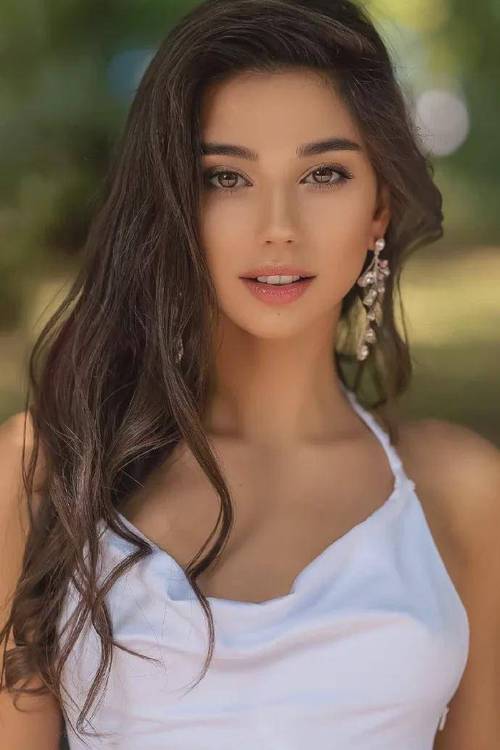 美女啊啊啊av的相关介绍