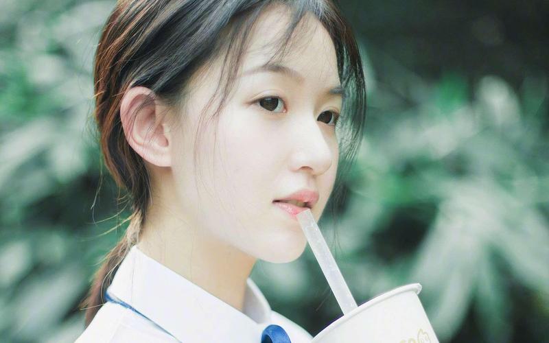 18 游戏美女养成的相关介绍
